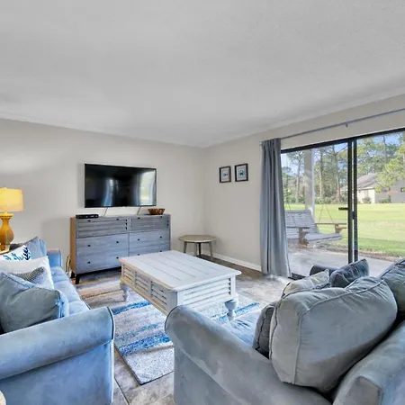 Cozy Renovated Ground Floor Unit - Golf Villa - On The Golf Course